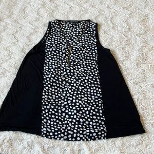 August Silk Solid/Polka Dot Sleeveless V-Neck Sleeveless Pull-over Tank Size L